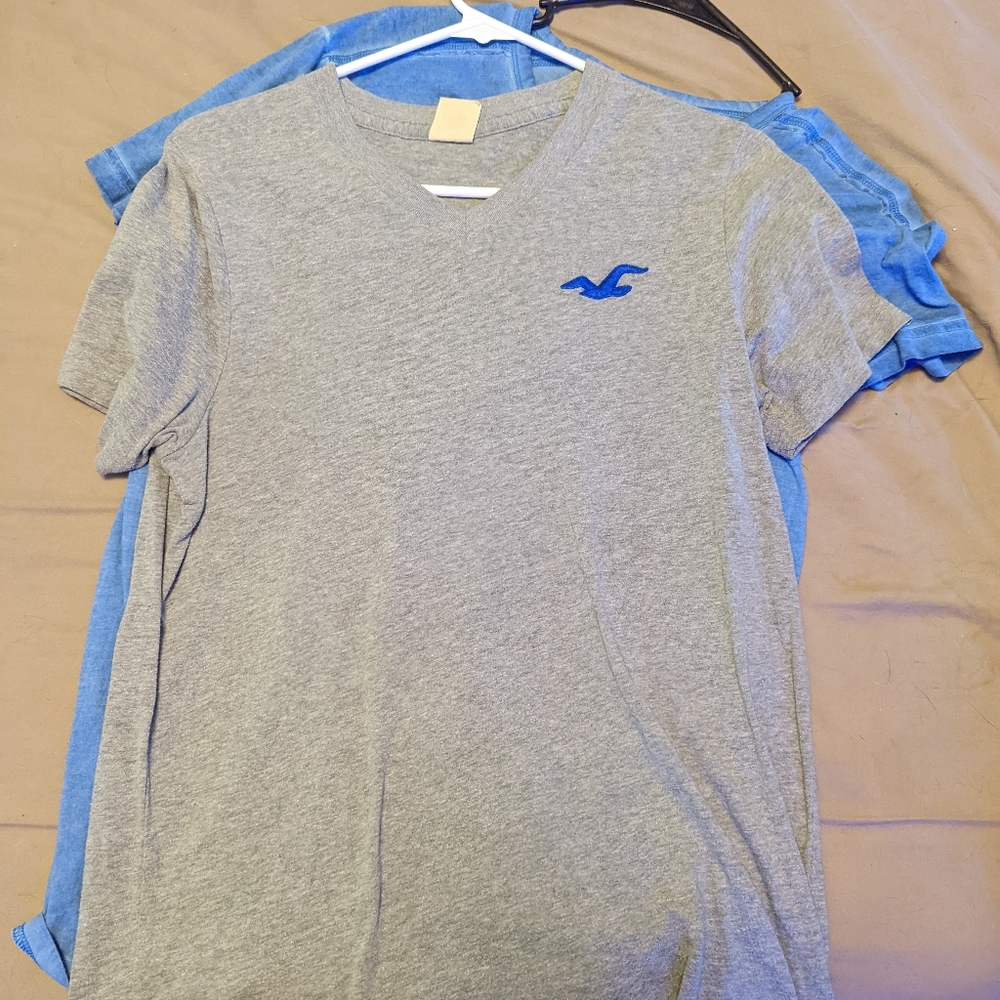 Gray Hollister t-shirt